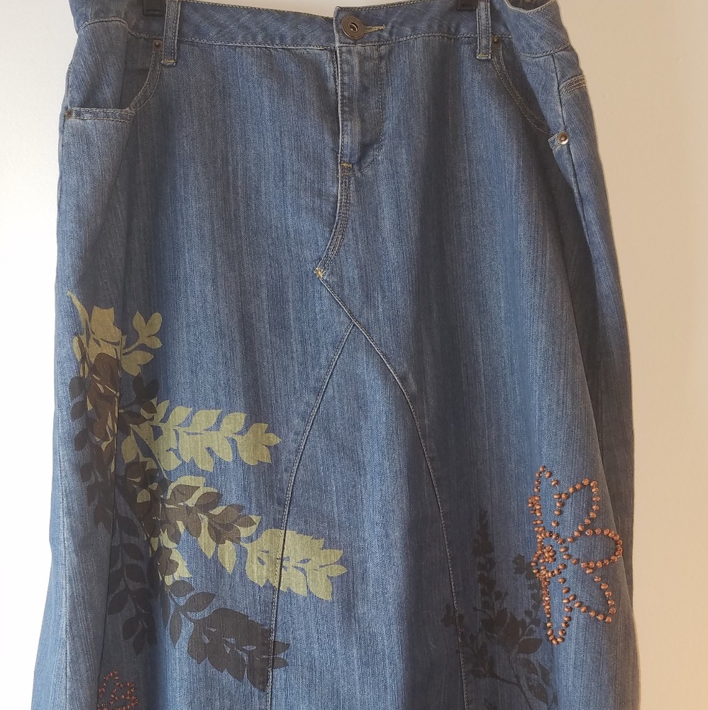 Long blue jean skirt with design